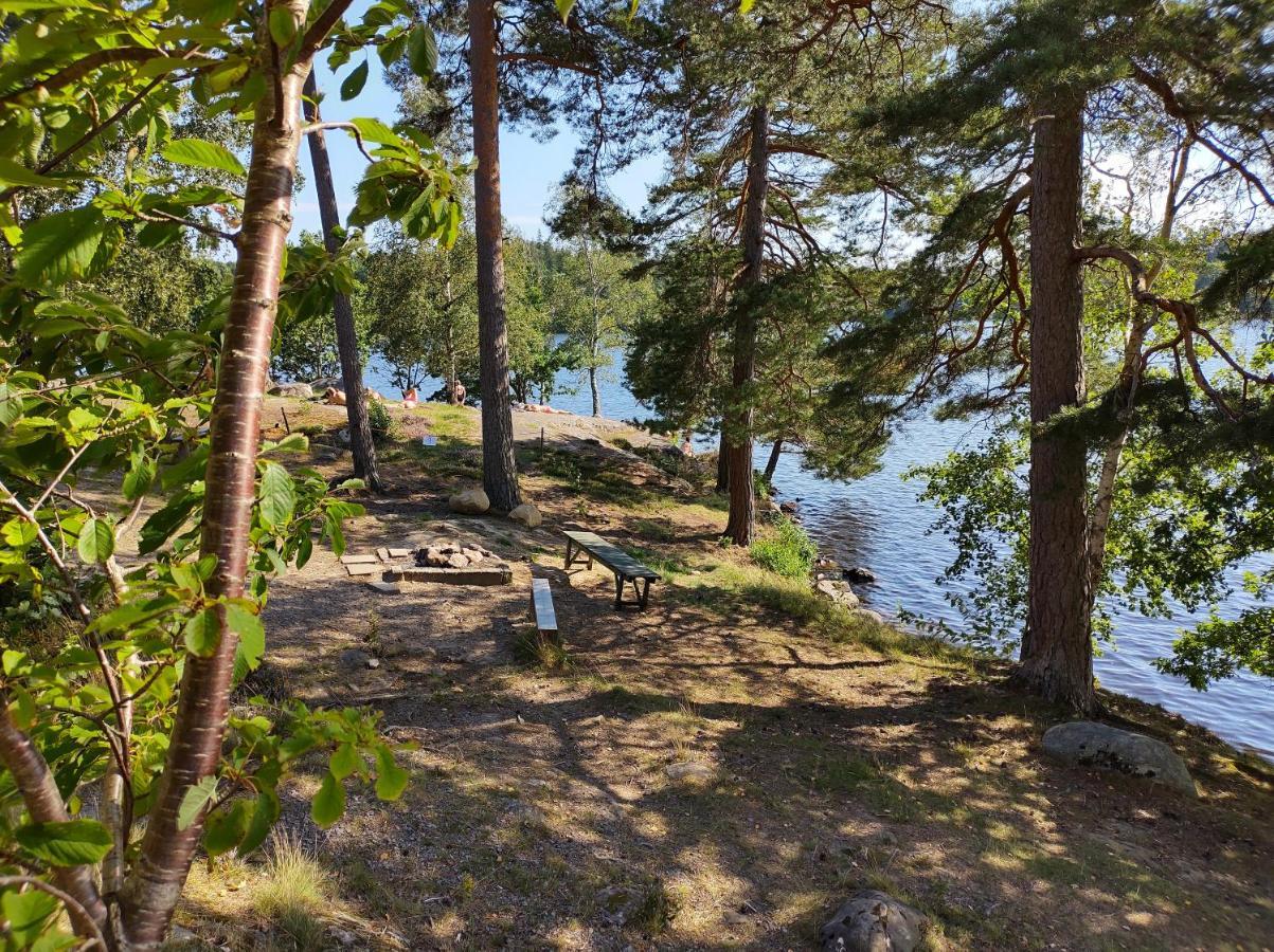 Varhaga Vandrarhem Sjuntorp Экстерьер фото
