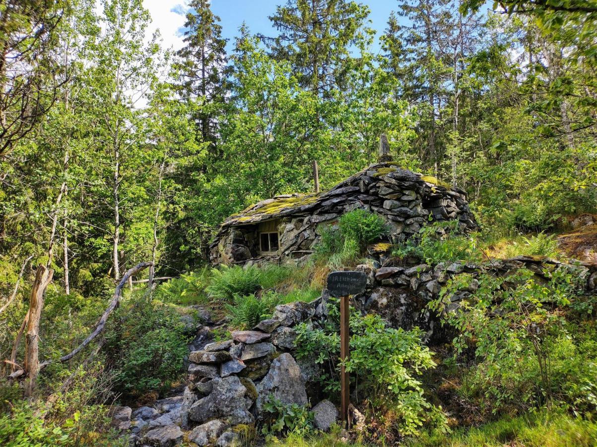 Varhaga Vandrarhem Sjuntorp Экстерьер фото