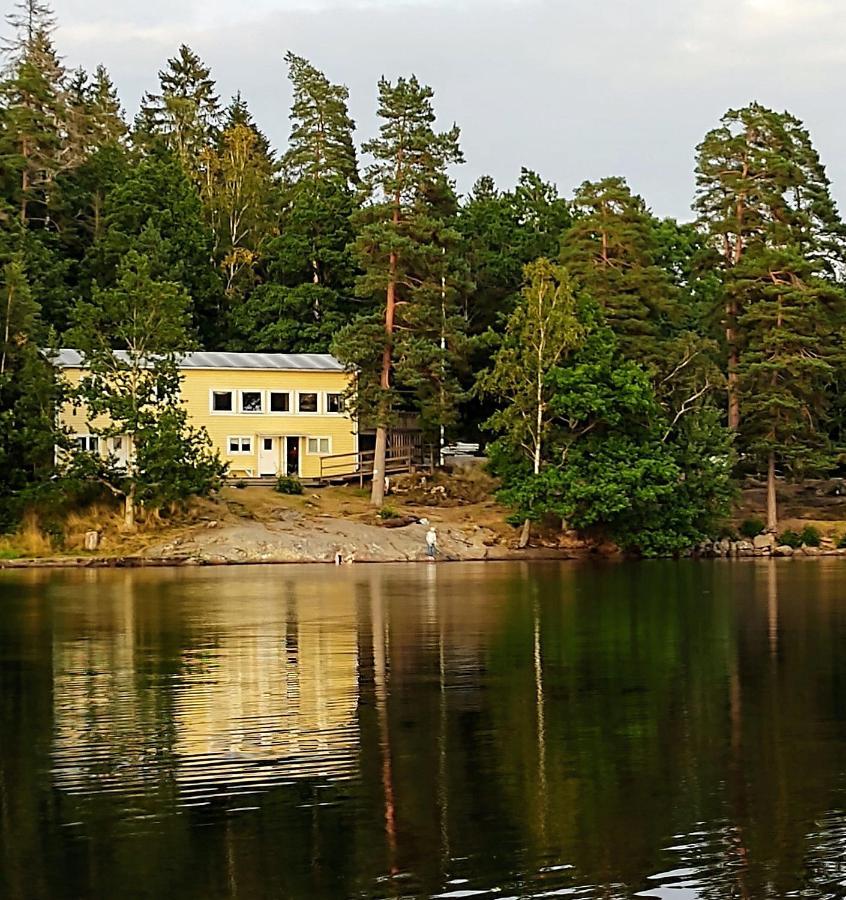 Varhaga Vandrarhem Sjuntorp Экстерьер фото