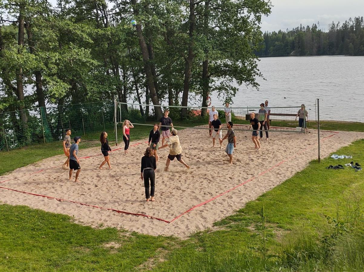 Varhaga Vandrarhem Sjuntorp Экстерьер фото