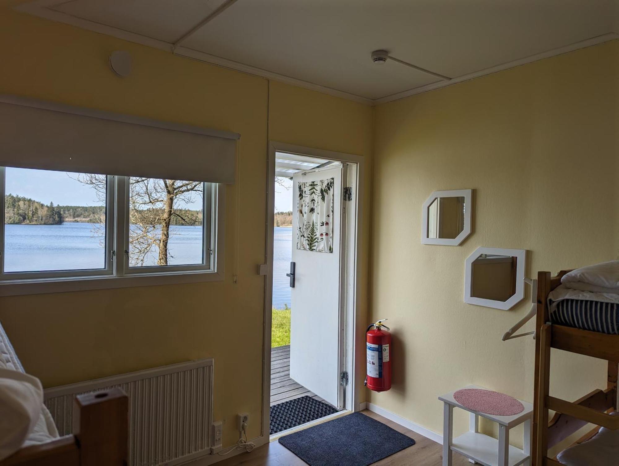 Varhaga Vandrarhem Sjuntorp Экстерьер фото