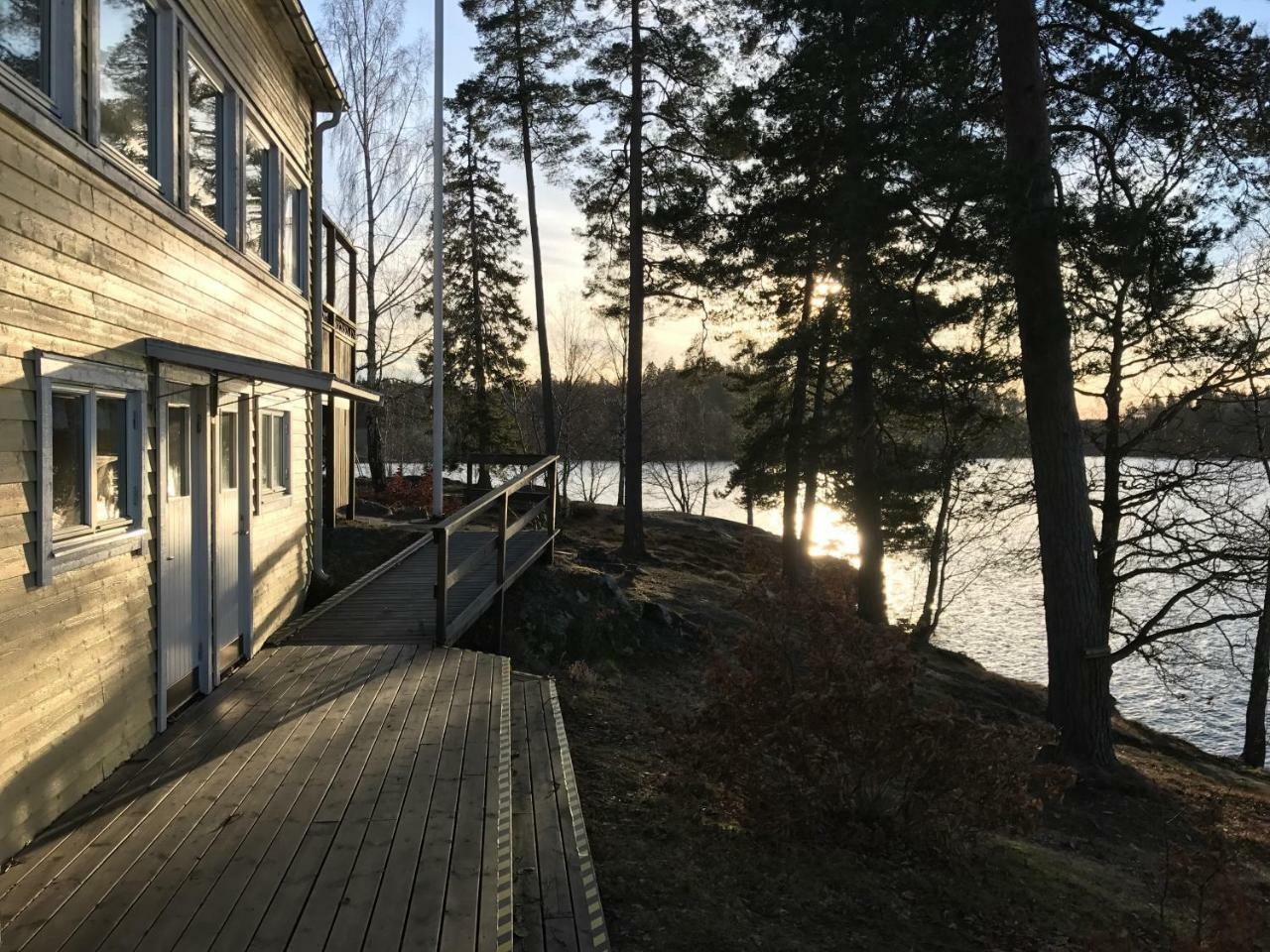 Varhaga Vandrarhem Sjuntorp Экстерьер фото